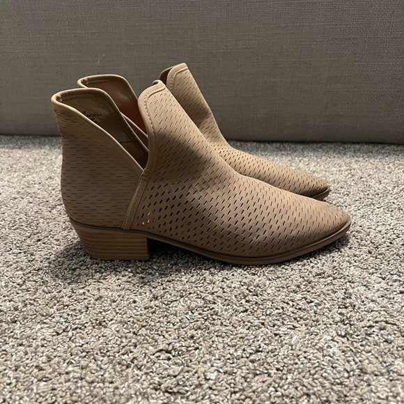 Merona Shoes - Tan bootie size 10